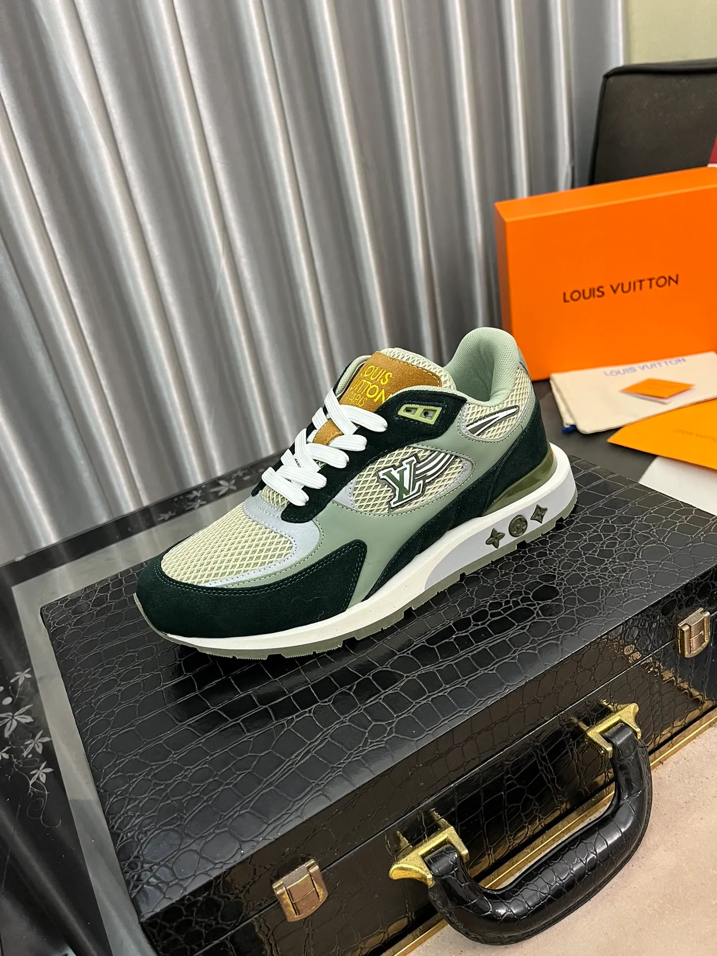 Men's Men's Shoes 💰660⌚️⌚️【LOUIS VUITTON) New 🍀LV Louis Vuitton*——LV classic dad shoes trendy shoes! Made of imported original soft calf leather, imported fly woven lining. Original wear-resistant rubber outsole! High quality products! Code number: 38-44